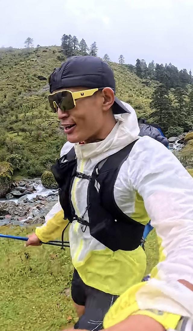 盛煌登录:博主在虎跳峡乘滑翔伞飞跃雪山失联超72小时,当地:正在进行地毯式搜索